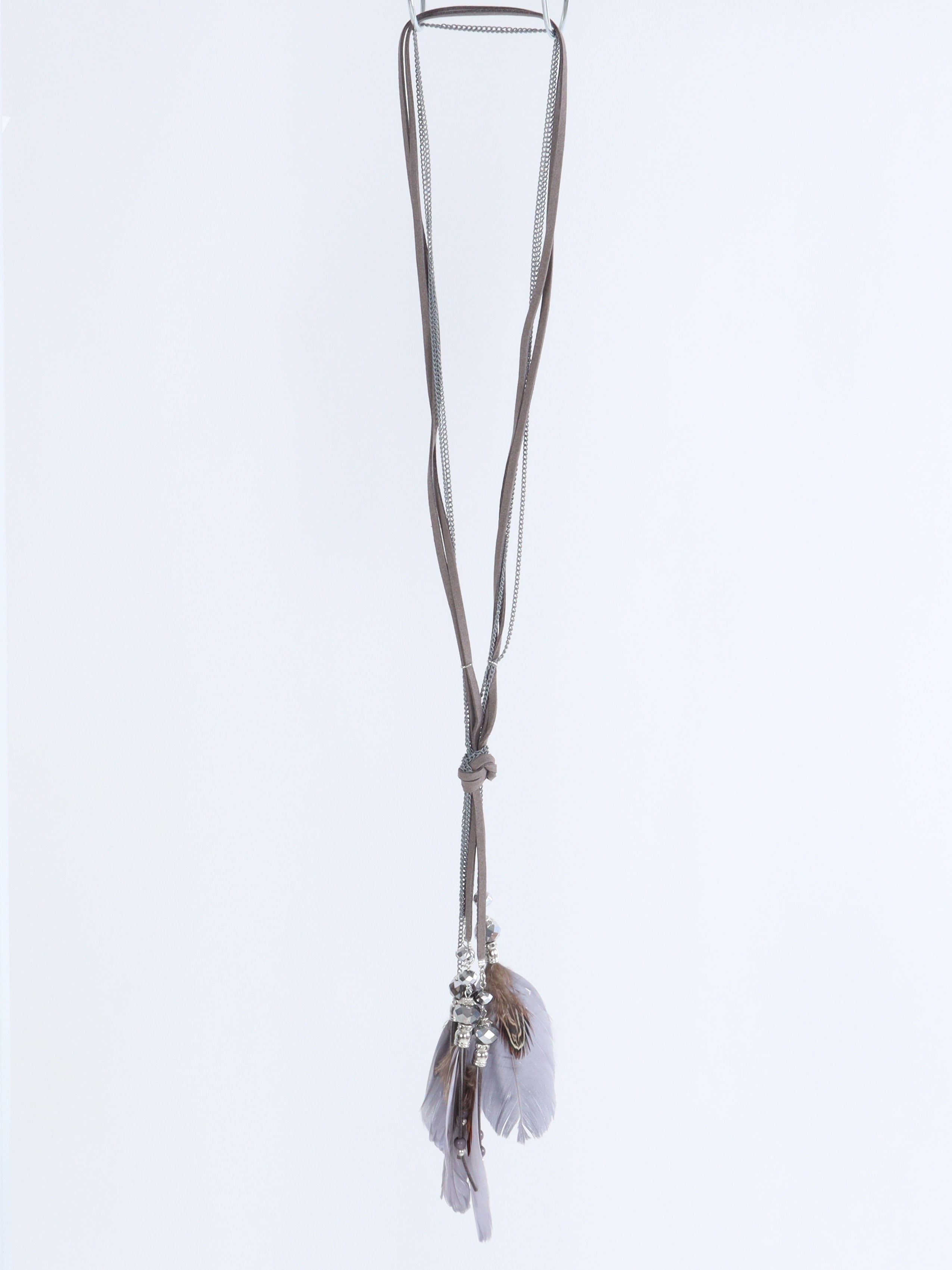Ine - Halsband med fjädrar